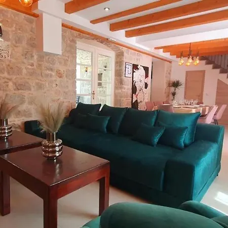 Villa Beautiful Renovated Stone